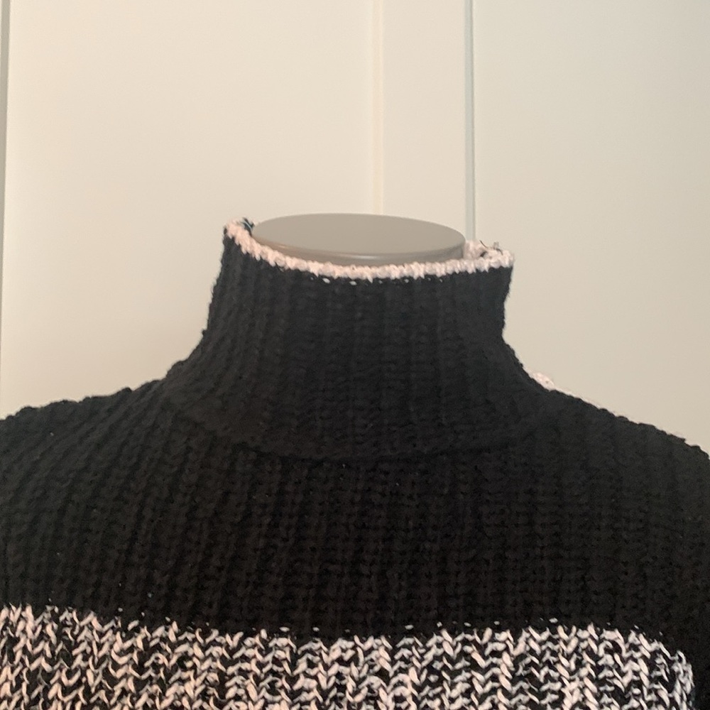 Free People mock turtleneck, crop sweater. Black and ivory. Like new. Xs - Picture 2 of 5